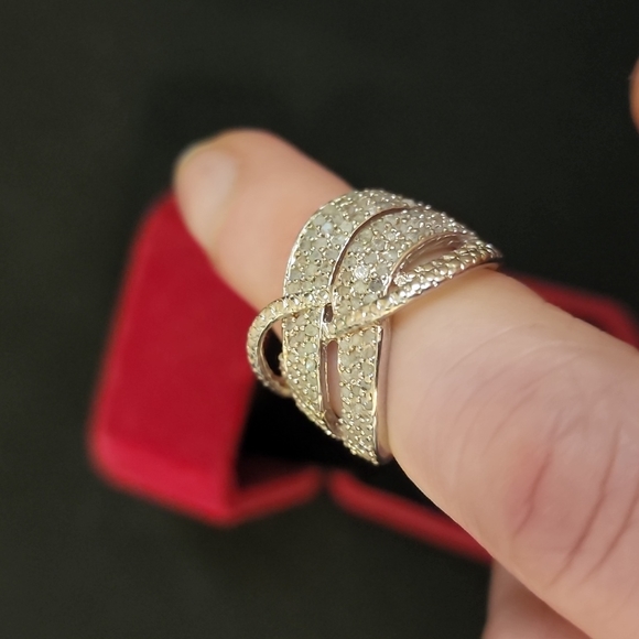 Sz 8.5 genuine 1.5 CT diamond and 925 sterling silver ring - Picture 3 of 3